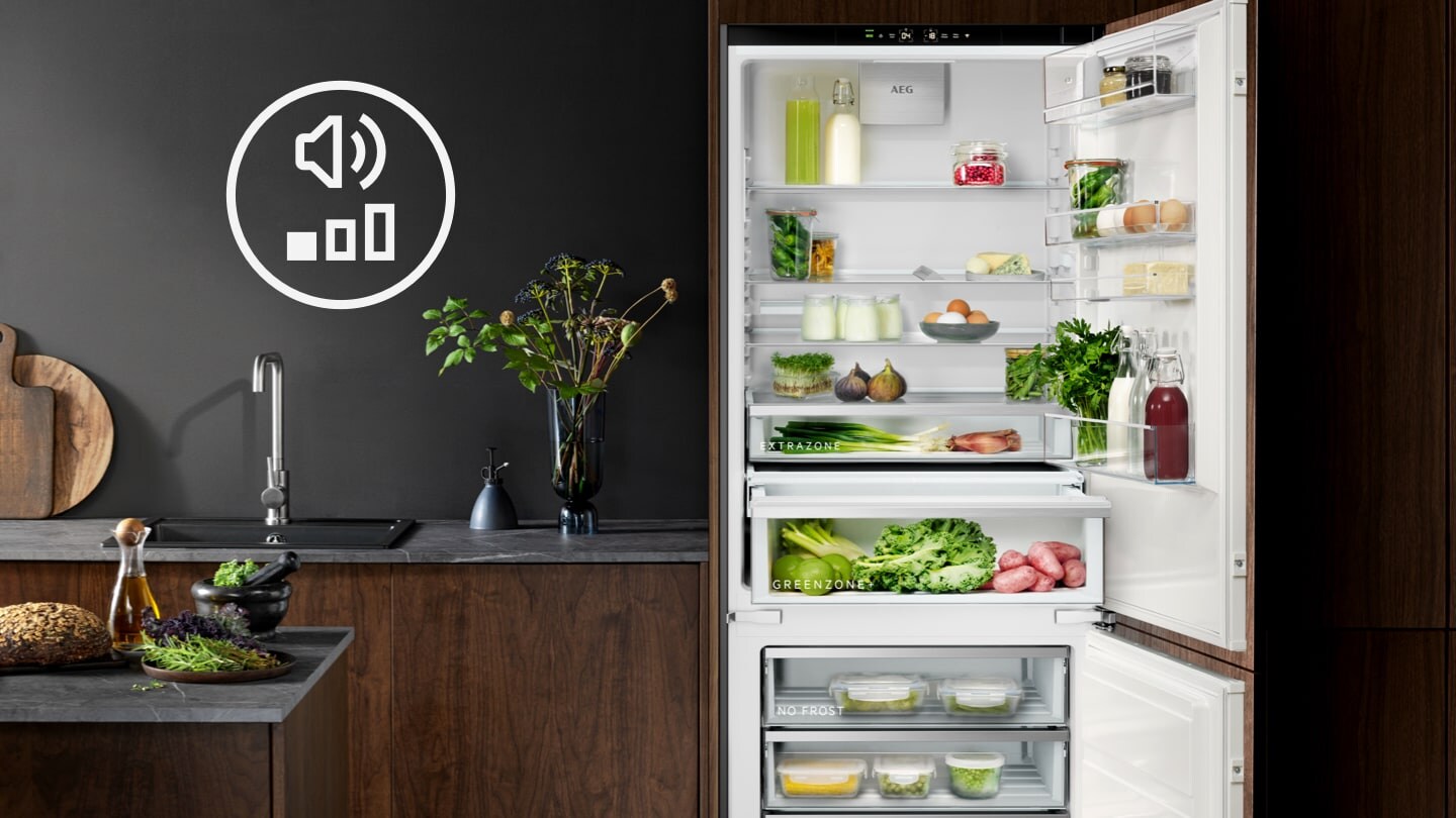 Åbent køle-/fryseskab med lydniveau